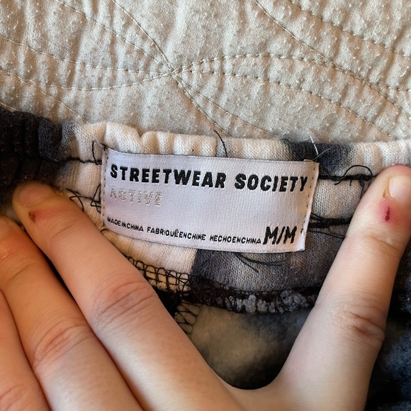 •Womens tie-dye joggers - Picture 4 of 4